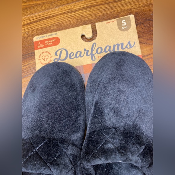 NWT Women’s Dearfoams Memory Foam Slippers Black Size Small 5-6 - Picture 2 of 3